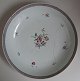 Famille Rose 
Plate, China, 
18th Century. 
Chíen-Lung 
(1736 - 96). 
Decorated with 
roses and ...