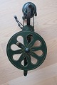 The old tool to make a ball of yarn
The tool is made of wood
From the 1800-years
This model of the tool is made to be placed and 
kept on the edge of the table which makes it very 
steady in use
In a good condition
H: 68cm
We have a large choice of an