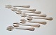 Set of 8 
silver-plated 
oyster forks
Length 14,5 
cm.