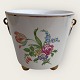 Flowerpot 
hides, With 
floral 
decoration and 
ball feet, 
13.5cm in 
diameter, 
12.5cm high 
*Nice ...