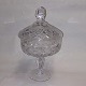 Tall bowl in glass with lid and decorative cuts. In good condition. H. 24 cm.&#8203;