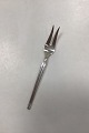 Marquis Silver 
Plated Meat 
Fork. Marked 
SCF - NS. 
Measures 20.7 
cm / 8.15 in.