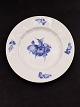 Royal 
Copenhagen Blue 
Flower plate 
10/8550 2nd 
sorting 23 cm. 
Item No. 
561534. Stock 1