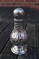 Sugar castor of 
Danish 830 
solid silver. 
in a fine 
condition
Hallmark: 830
H 15.5cm(6.1")