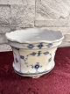 Musselmalet 
Fluted. Oval 
vase / cigar 
cup.
Royal 
Copenhagen.
  RC No. 1 - 
264
Height: 10.5 
...