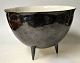 Leivo, Inkeri 
(1944-2010) 
Finland. Arabia 
unique 
three-legged 
bowl. Raku 
porcelain. 
Signed. ...