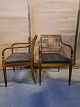 2 Armstole i 
mahogni, fra 
1910erne.
De har 
brugsspor.
Ryghøjde 69cm 
Sædehøjde 43cm