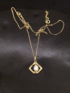 14 carat gold pendant with pearl