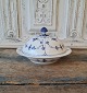 Royal 
Copenhagen Blue 
Fluted dish 
No. 275, 
Factory first
Height 12,5 
cm. Diameter 
21,5 ...