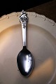 Old children's spoon in 3 tower silver with stork motif, stamped. Length: 16cm.