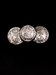 Brooch of 3 
shilling coins 
L. 5.5 cm. 
19.c. subject 
no. 565957