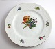 Bing & 
Gröndahl. Saxon 
flower. Dinner 
plate. Model 
25. Diameter 
24.5 cm. (1 
quality)