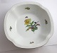 Bing & 
Gröndahl. Saxon 
flower. Square 
bowl. Model 43. 
Length 25 cm (1 
quality)