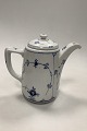 Royal 
Copenhagen Blue 
Fluted Plain 
Coffee Pot No 
2217
Measures 20cm 
/ 7.87 inch