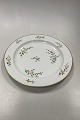 Royal 
Copenhagen 
Pattern 171 ( 
similar to 
Berberis ) 
Round Tray No 
9042
Measures 36cm 
/ 14.17 ...
