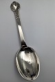 Evald Nielsen 
Sølv No. 03 
Silver Serving 
Spoon
Measures 26.5 
cm  (10.43 
inch)