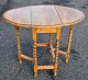 English gate 
lake table with 
two flaps in 
oak, 19th 
century. With 
twisted legs 
and ...