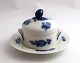 Royal 
Copenhagen. 
Blue flower. 
Butter dish. 
Model 8075. 
Height 8 cm. 
(2. quality)