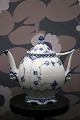 Royal 
Copenhagen Blue 
Fluted Ful lace 
teapot with 
masks. 
Decoration 
number: 1/1119. 
2. sort. ( ...