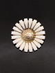 Daisy brooch 
3.6 cm. 
gold-plated 
sterling silver 
with enamel 
from jeweler 
B.Hertz 
Copenhagen ...