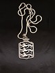 830 silver 
pendant 3.5 x 
2.2 cm. and 
chain 41 cm. 
subject no. 
571931