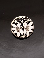 830 silver brooch with white enamel