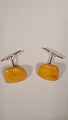 Cufflinks 
silver with 
amber