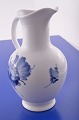 Royal 
Copenhagen 
porcelain. RC 
Blue flower 
braided. 
Chocolate 
pitcher nr. 
8147. Height 23 
cm. 9 ...