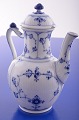 Royal 
Copenhagen 
porcelain. 
Royal 
Copenhagen Blue 
fluted plain. 
Small rare 
coffee pot no. 
1/45.. ...