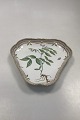 Royal 
Copenhagen 
Flora Danica 
Triangular Cake 
Dish No 3508
Latin name: 
Orobus vernus 
...