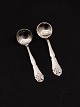 A pair of 
French Lily  
silver salt 
spoons 5.8 cm. 
Item No. 576021