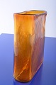 Vase aus bernsteinfarbenem Glas