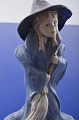 Bing & Grondahl 
figurine 2549 
The belive 
World of the 
Child