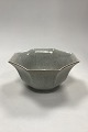 Royal 
Copenhagen 
Octagonal 
Cracked Bowl. 
1st Quality. 
Måler 25.5 cm x 
12.5 cm/ 10.03 
in. x 4.92 in.