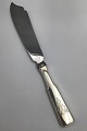 Hans Hansen 
Silver Arvesolv 
No. 2 Layer 
Cake Knife 
Measures 27 cm 
(10.63 inch) 
(No HH Logo)