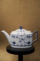 Antique Royal 
Copenhagen Blue 
Fluted Plain 
oval teapot. 
Decoration 
number: 1/254. 
1.sort. ...