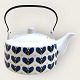 Retro teapot, 
with blue 
hearts, 21cm 
wide, 11.5cm 
high *Nice 
condition*