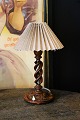 Old English 
table lamp in 
dark carved, 
twisted wood. 
The lamp is 
fitted with a 
brand new ...