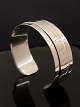 830 silver 
bangle inner 
7.2 cm. W. 2.2 
cm. subject no. 
581836