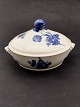 Royal 
Copenhagen Blue 
Flower dish 
with lid D. 20 
cm. Item No. 
582464