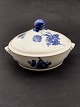 Royal 
Copenhagen Blue 
Flower dish 
with lid D. 20 
cm. Item No. 
582464