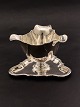Silver sauce 
bowl H. 12 cm. 
top 17 x 15 cm. 
Item No. 584749