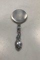 Round Cake 
Server in 
Silver / Steel 
with 
ornamentation
Measures 
19,3cm / 7.60 
inch