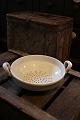 Old Swedish 
colander in 
white porcelain 
with 2 handles 
for rinsing 
salads and 
vegetables in. 
H: ...