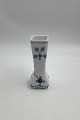 Royal 
Copenhagen Blue 
Fluted Plain 
Vase No 438. 
Measures 
13,5cm / 5.31 
inch
1st Quality
