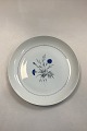 Bing and 
Grondahl White 
Demeter / 
Cornflower 
Large round 
Dish No. 20. 
Measures 32 cm 
/ 12.59 in.