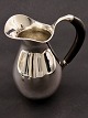 Silver jug 
height 16.5 cm. 
Item No. 590387