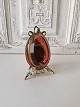 Art Nouveau 
egg-shaped 
clock case in 
raspberry-
colored glass 
with gilded 
mounting
Height 12,5 
cm.