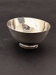 Oval sterling 
silver bowl 10 
x 13 H. 6.5 cm. 
from 
silversmith 
Hugo 
Gr&#65533;n 
Copenhagen ...
