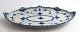 Royal 
Copenhagen. 
Blue Fluted 
Half Lace. 
Pickle dish. 
Model 613. 
Length 25 cm. 
(1 quality).
